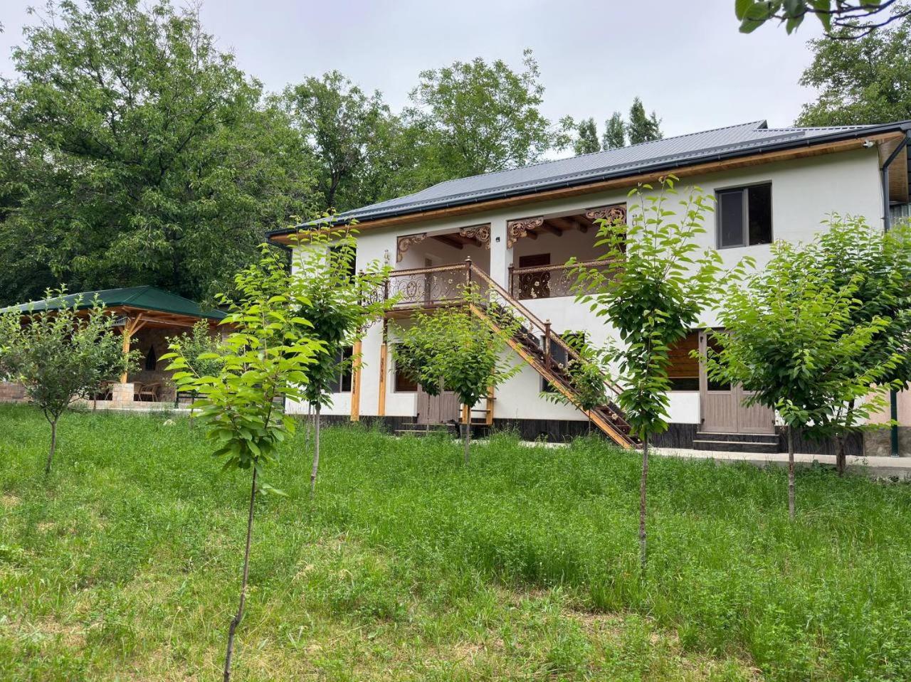 Hayat Guesthouse Nuratau Mountain Yukary-Ukhum Экстерьер фото