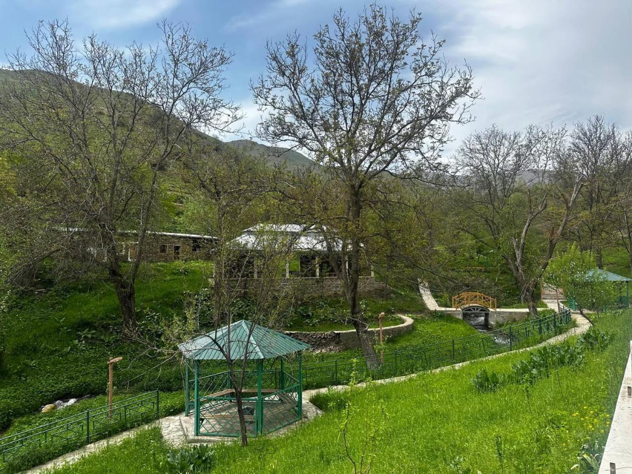 Hayat Guesthouse Nuratau Mountain Yukary-Ukhum Экстерьер фото