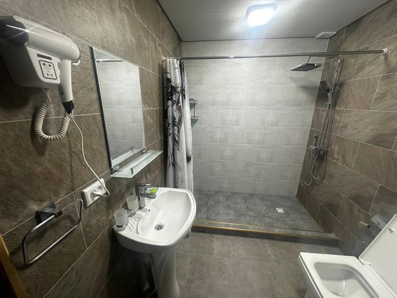 Hayat Guesthouse Nuratau Mountain Yukary-Ukhum Экстерьер фото